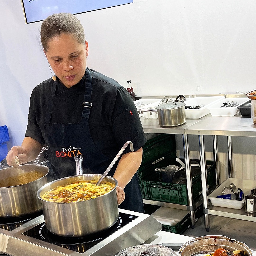 Reyna Traverso Niña Bonita Cantina Malaga